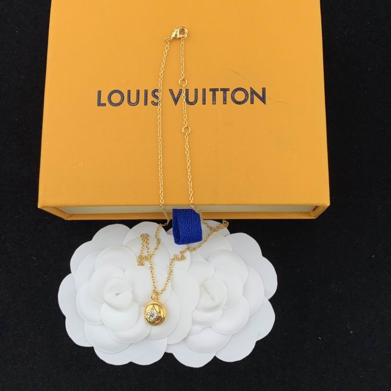 LV Necklace 03lyr391